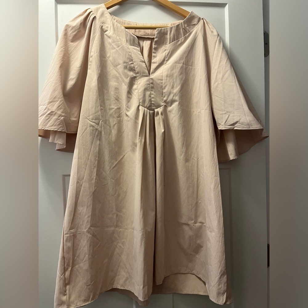 Cream pintuck v neck tunic size 2x. Nwots